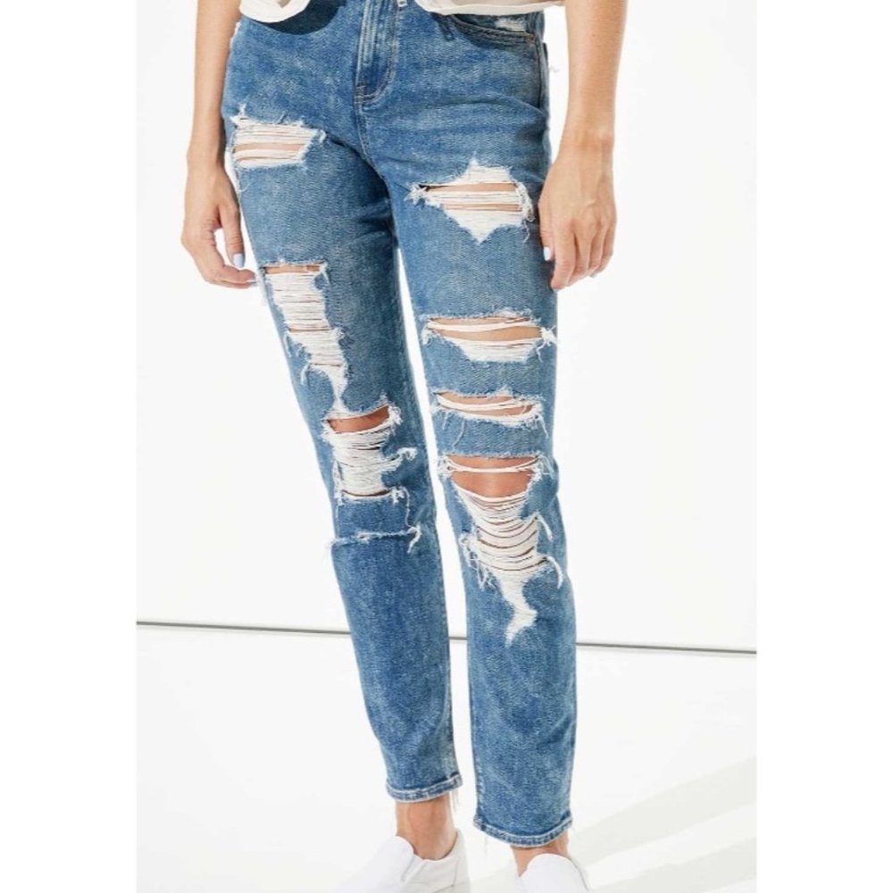 NWT American Eagle Mom Jeans Size 2/26W!